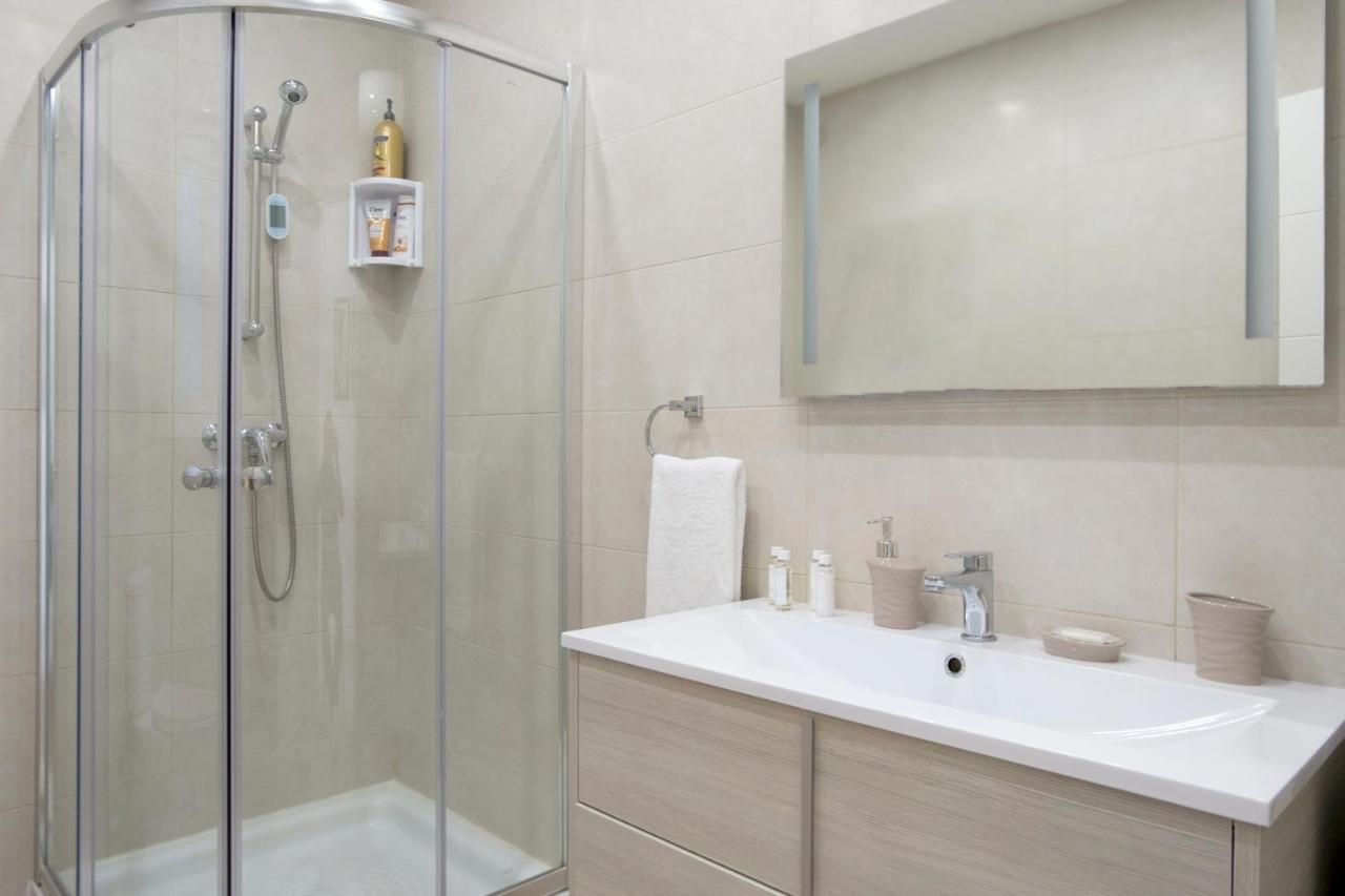 - Near Valletta & Sliema - Bus Lines * Hamrun