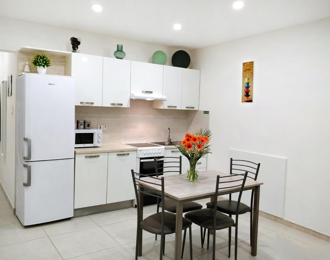 - Near Valletta & Sliema - Bus Lines