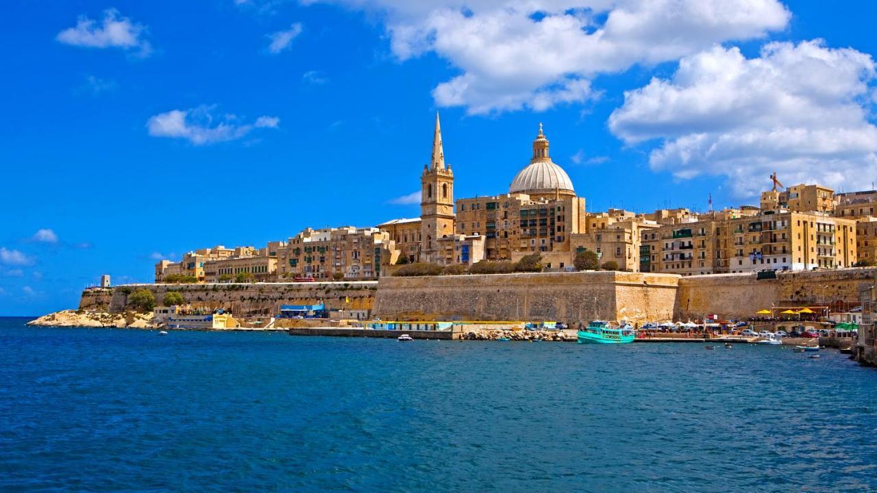 - Near Valletta & Sliema - Bus Lines Homestay *