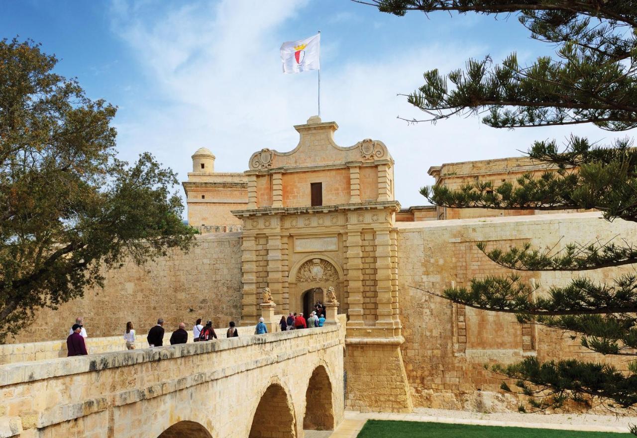 - Near Valletta & Sliema - Bus Lines *